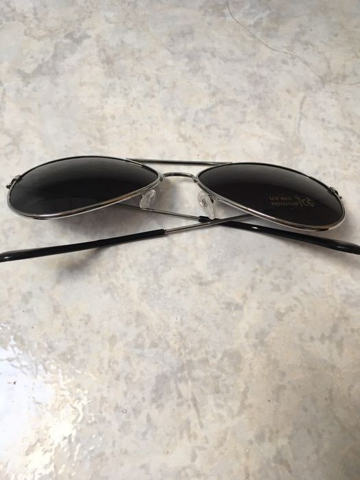 Oculos de sol prateados