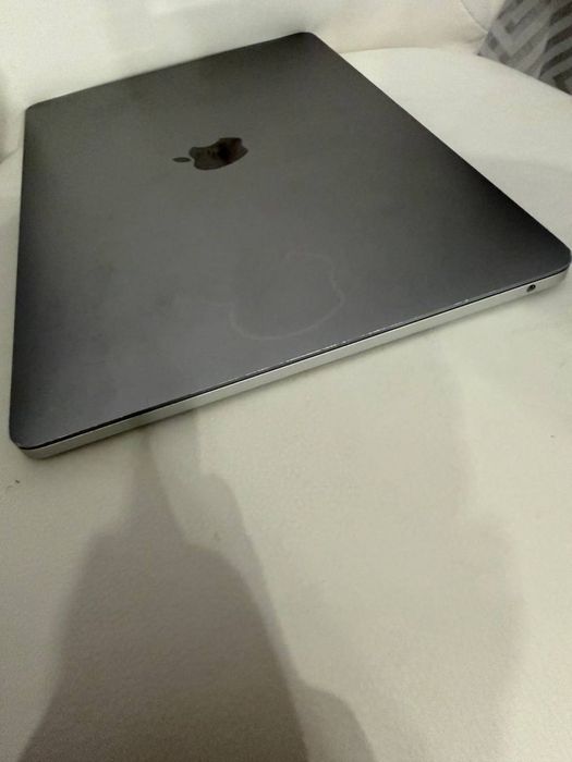Macbook pro m1 8/512gb робочий