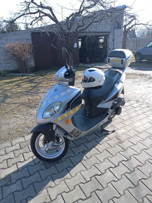 Skuter 125  z2008 roku