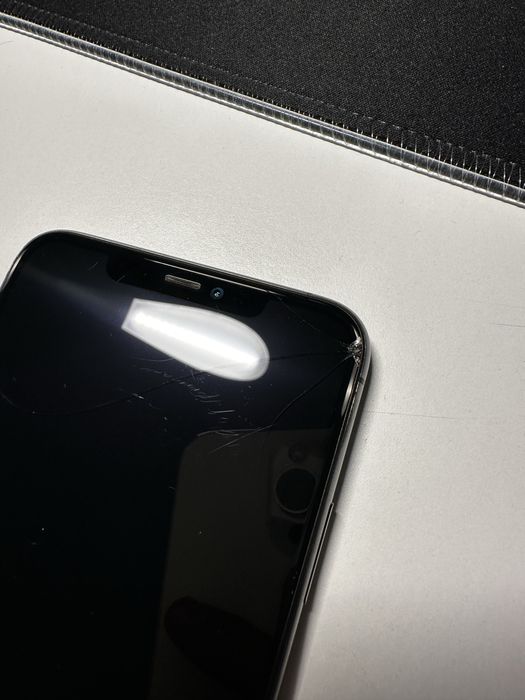 Iphone 11 pro max com 64gb de espaco
