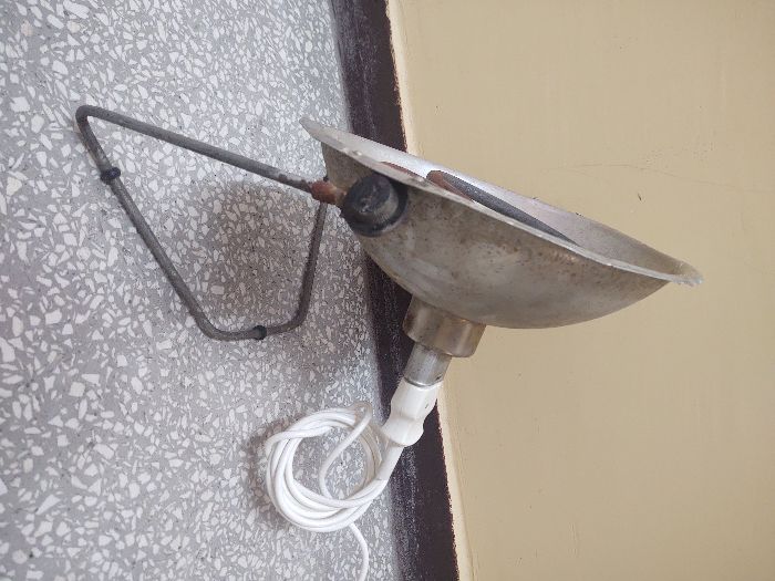 Stary grzejnik elektryczny PRL