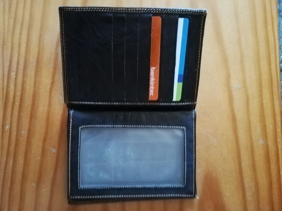 lote de Carteiras em pele usadas