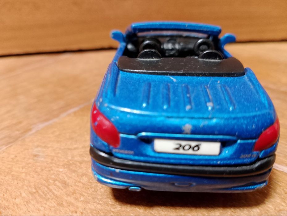 Продам інерційну машику у відмінному стані