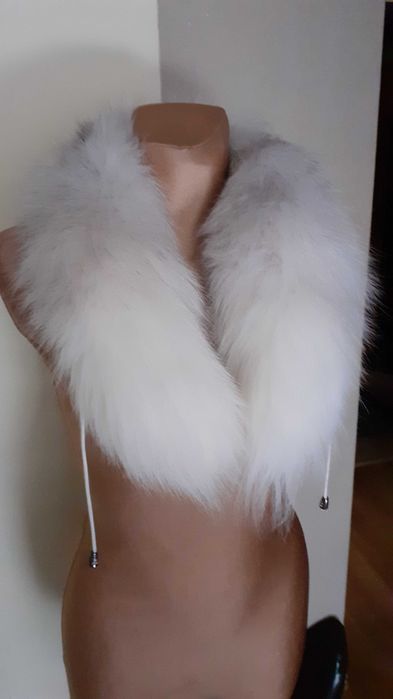 Kołnierz szal z lisa białego