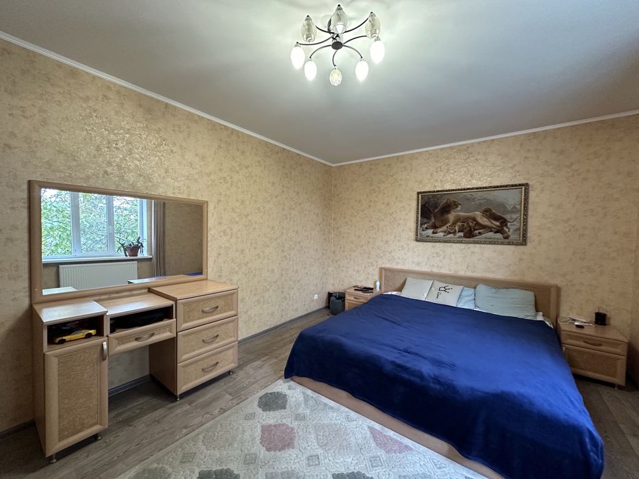 Большом дом на две семьи в Варваровке