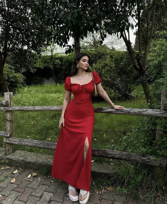 Сукня червона