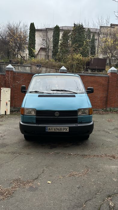 Продам течіка на ходу, загально в гарному стані, ходова вся зроблена, двигун працює рівно запускається в будь-який мороз. Робоча машинка яка обслуговувалась завжди вчасно за потреби. 

Враховуючи вік машини в доброму стані, пічка гріє, кузов теж в адекватному стані. 
Комплект літньої гуми на литих дисків в наявності.
Пасажир по документам, продаж з переоформленням.

Задній ряд сидінь є, просто знятий.

Є звісно недоліки, але не критичні. 

Цікавить обмін на бус новіше.