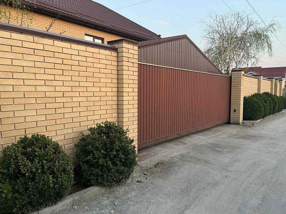 Продам дом в Обуховке, с гостевым домом/озеро/мустанг/седьмое небо