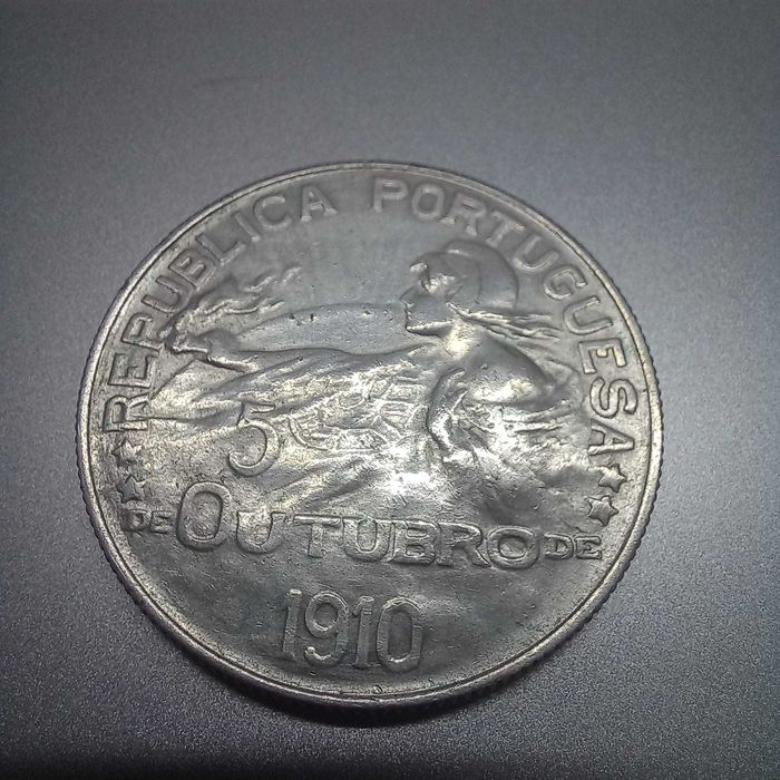 [ESTADO SOBERBA] 1 Escudo 1910 - República Portuguesa - Prata (Rara neste estado)