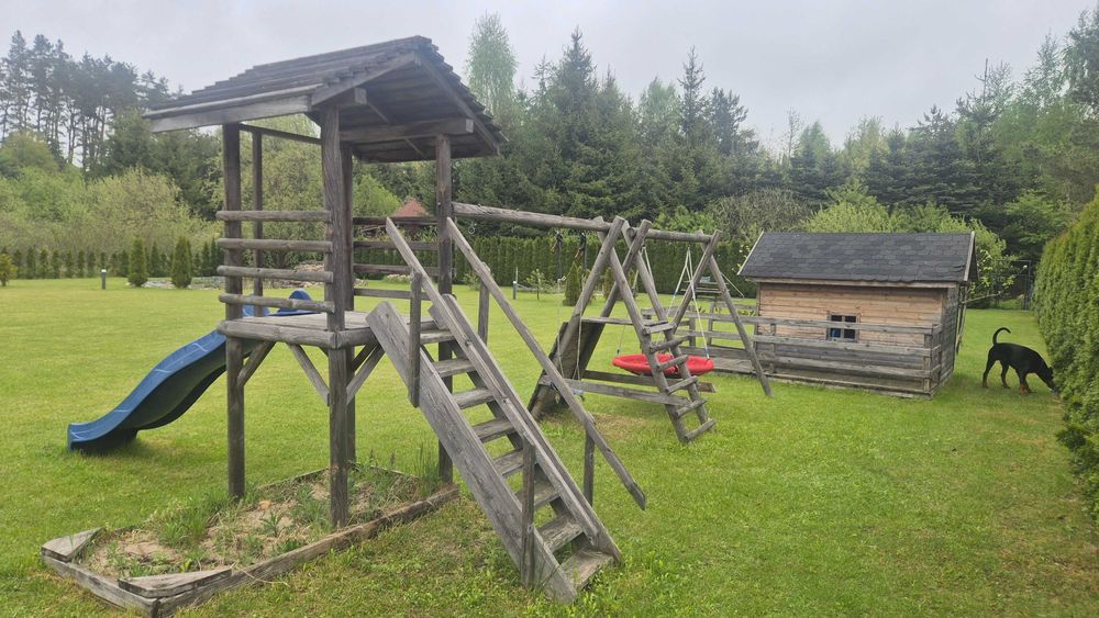 Plac zabaw ślizg piaskownica
