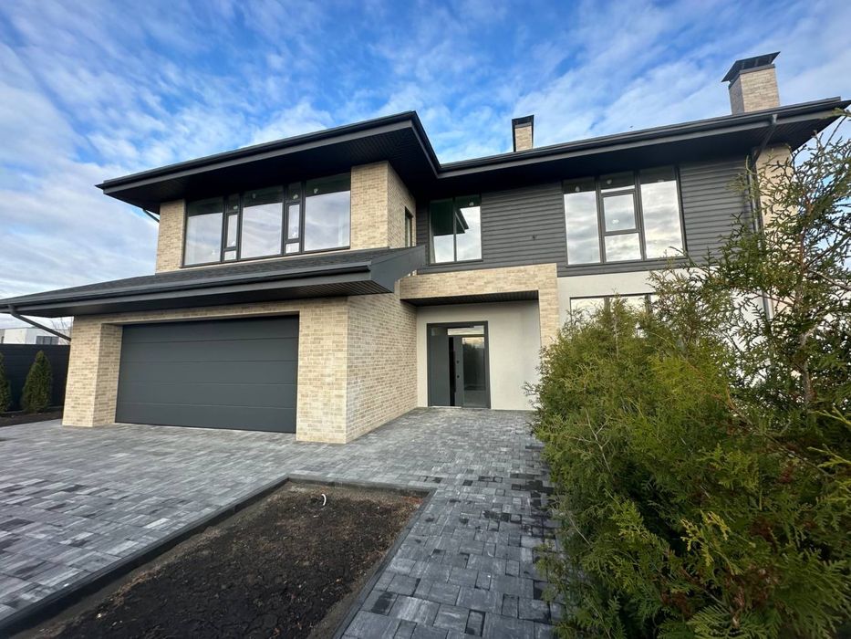 РОЗКІШНИЙ будинок з ремонтом на 12 сот. БАСЕЙН, Гараж, САУНА. КМ