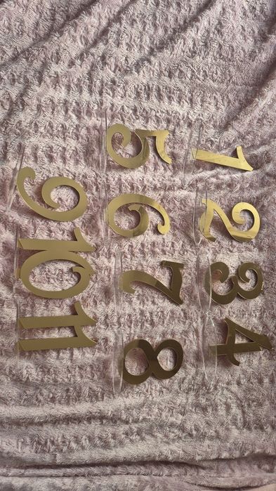 Złote numerki na stoły ślub i wesele