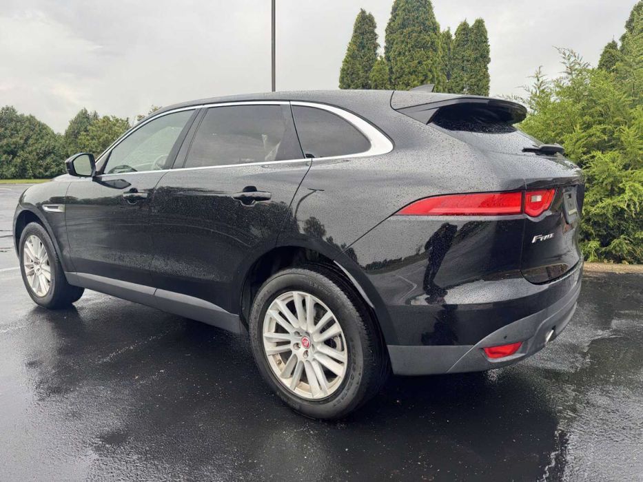 Jaguar F-PACE      2020