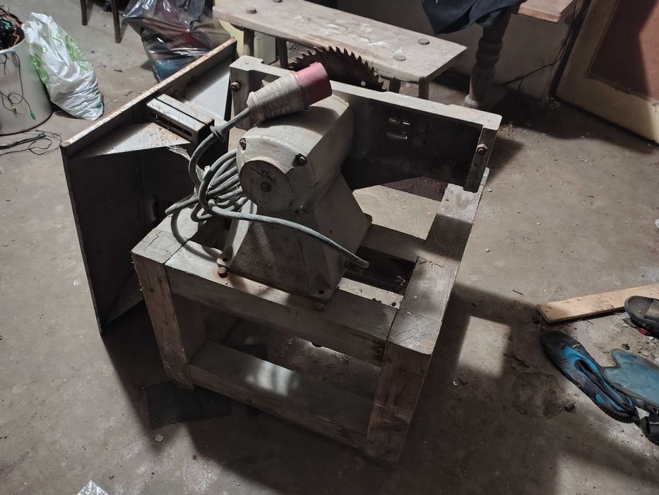 Krajzega piła stojąca z silniekiem na siłę