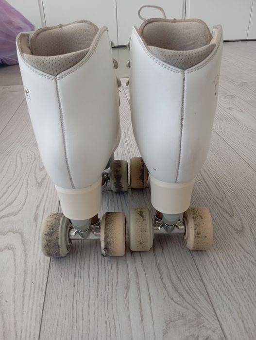 Vendo material de patinagem artística, patins, rodas e 1 peão
