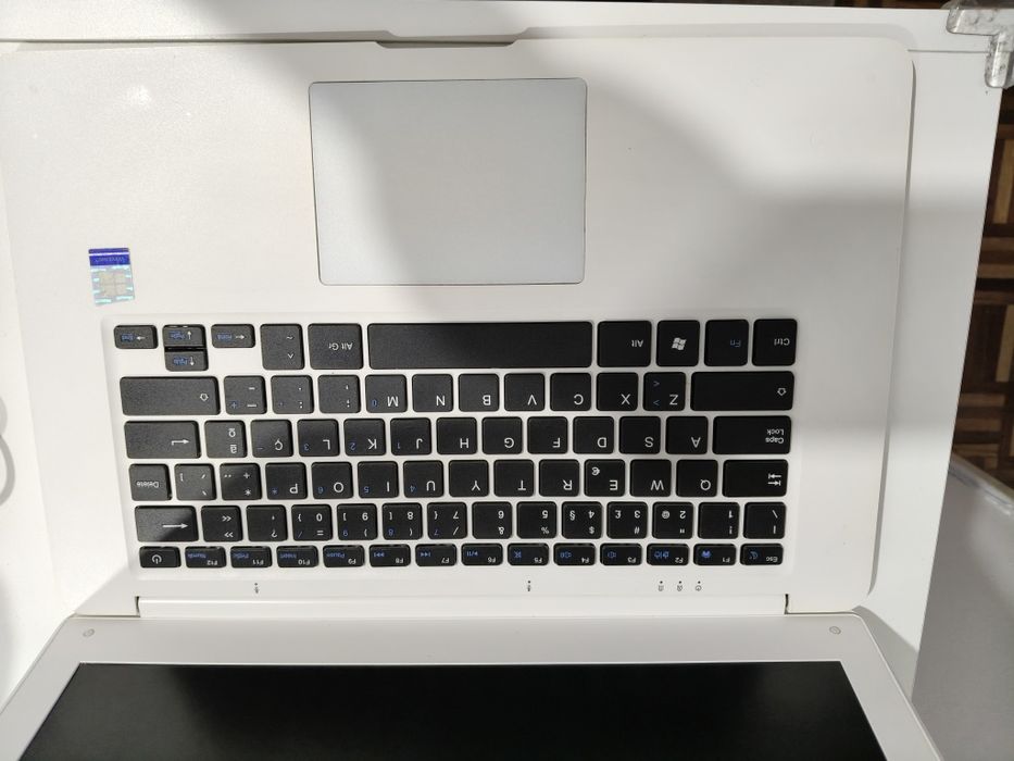 Portátil Insys branco bem estimado como novo