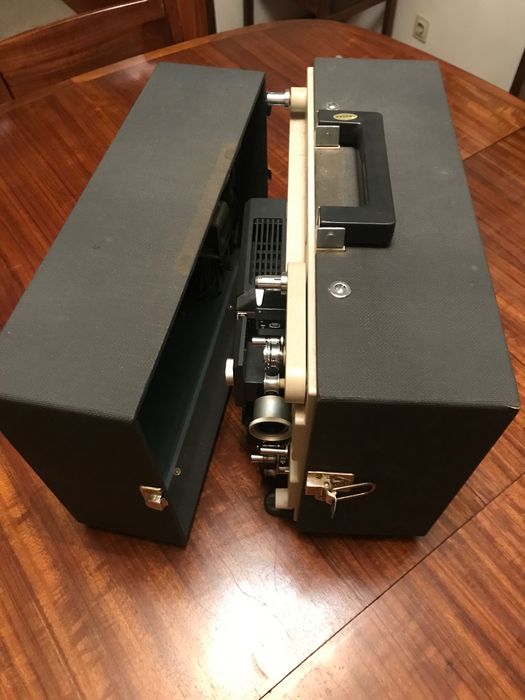 Máquina de projectar super 8 Fujica