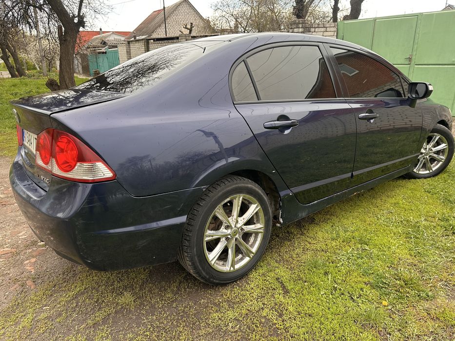 Продам Хонда Сивик 4D мотор 1.8 автомат