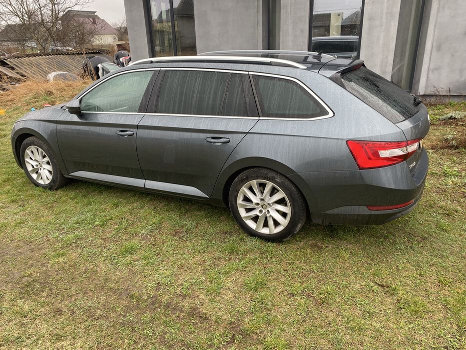 Двері дверка Skoda Superb 3 Шкода Суперб 3