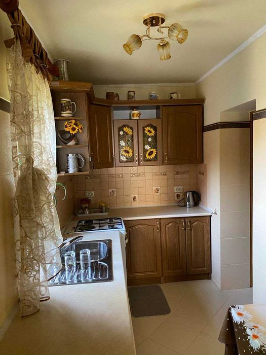 Продається 2-х поверховий, цегляний будинок, готовий до проживання.