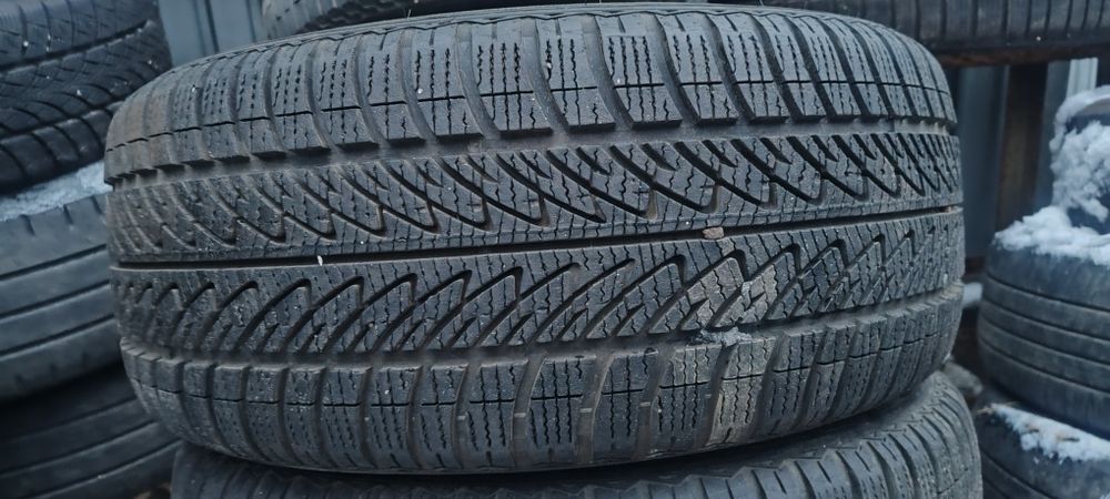 225/40/18 Goodyear ultagrip 8