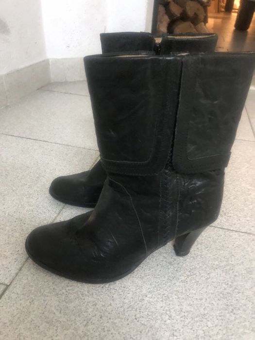 Botins nr 38 e botim mais baixo nr 37