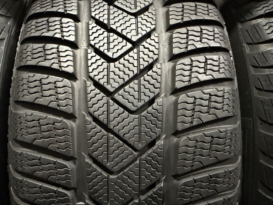 245/40 r19 Pirelli run flat 4шт.