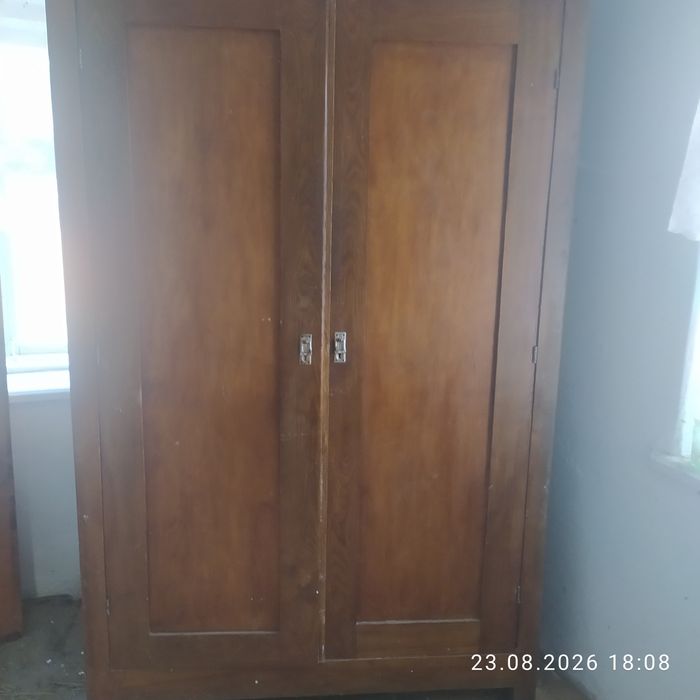 Продається шафа, уже антикваріат. Залізці. Тернопільський район.