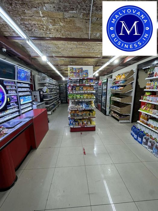 Фасад  приміщення під магазин  пл. Толстого