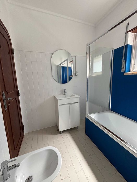 Apartamento T2 espaçoso com varanda em Santo António, Costa da Caparica