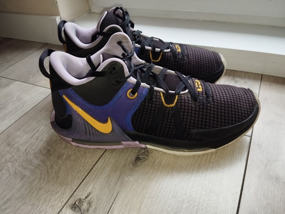 Buty do koszykówki Nike LeBron Witness 7 Lakers 46 30
