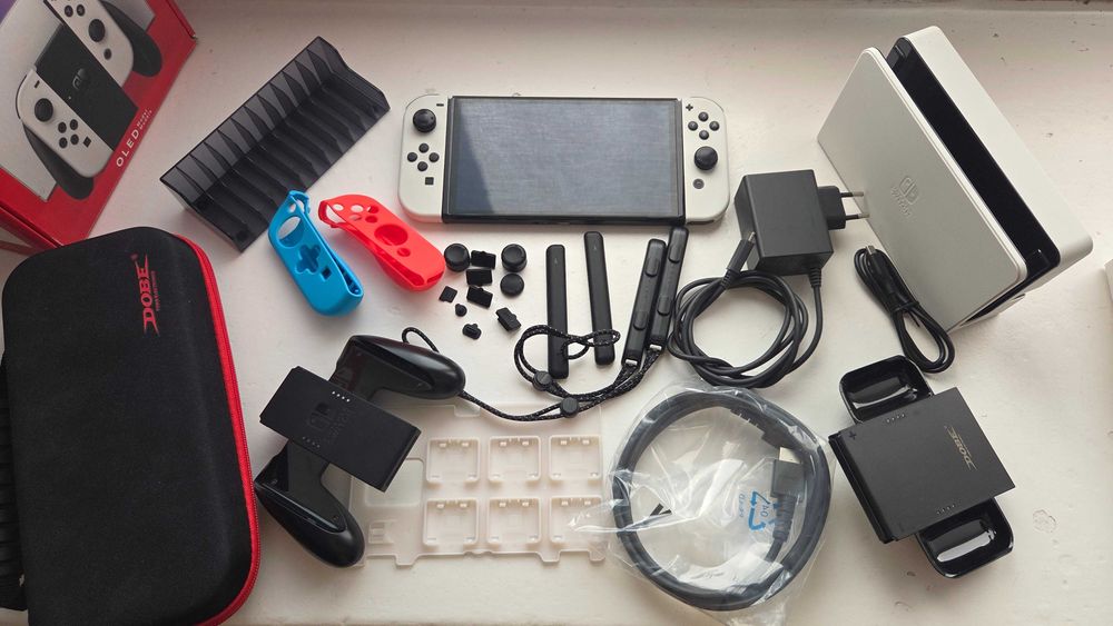 Nintendo Switch OLED karta 128GB pełen komplet + dodatkowe akcesoria