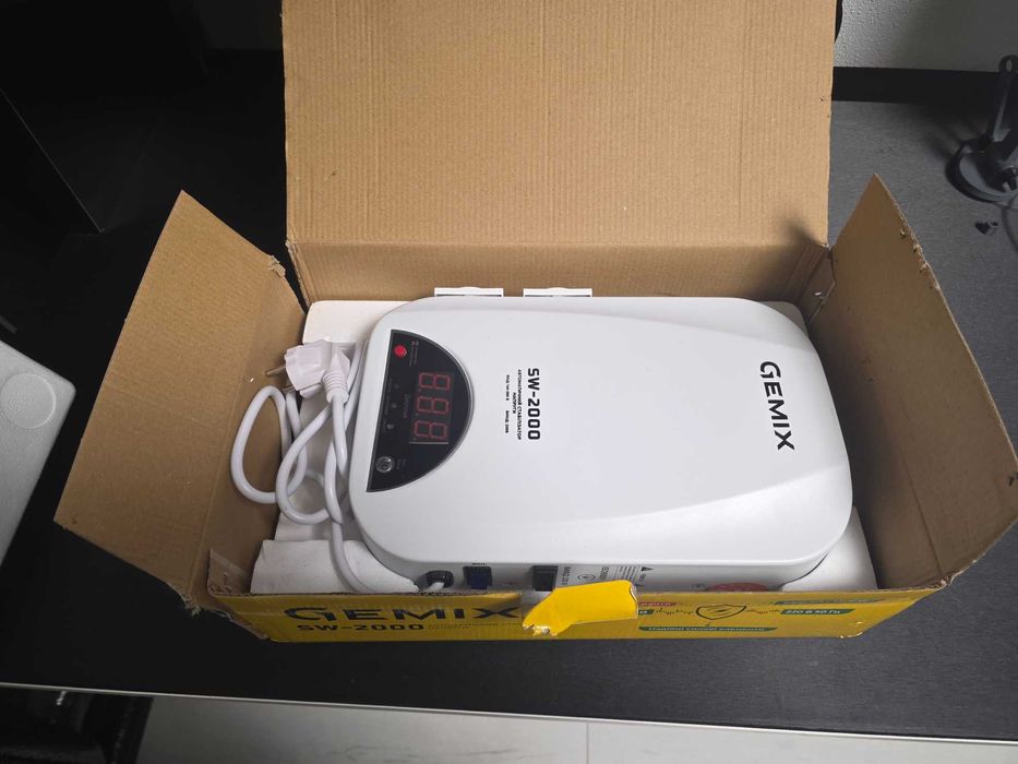 Релейний стабілізатор напруги Gemix SW-2000