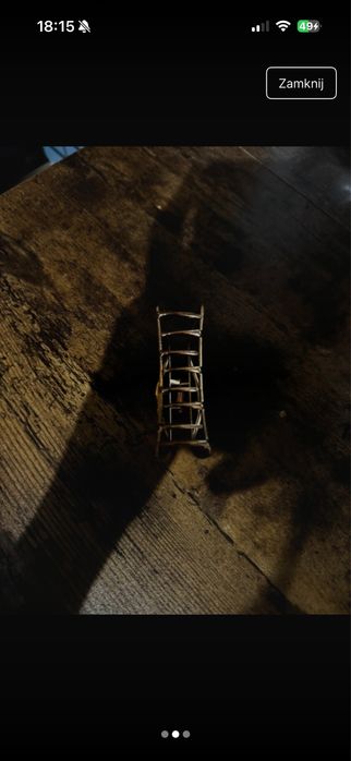 Złota klamra do włosów