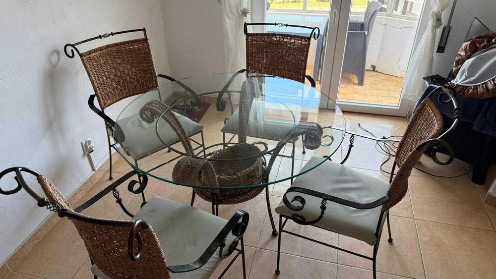 Mesa Redonda Vidro + 4 Cadeiras Ferro Forjado e Verga