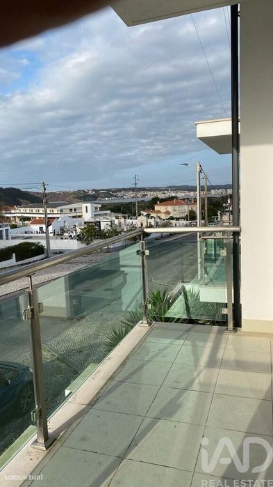 Moradia em banda T3 em Tornada e Salir do Porto de 159 m2