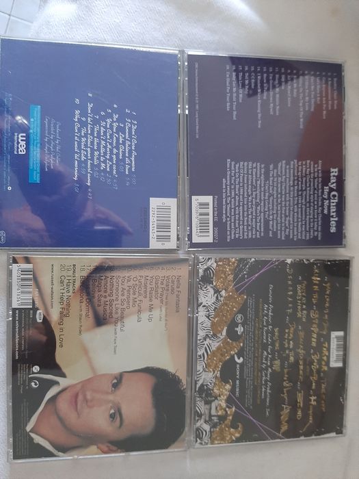 C. d. música originais como novos