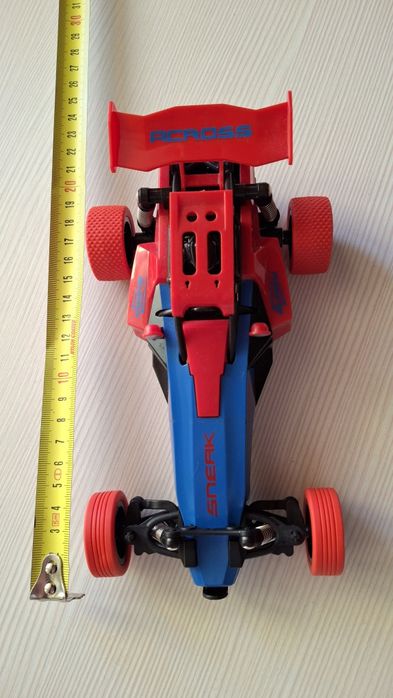 Машинка на радіокеруванні