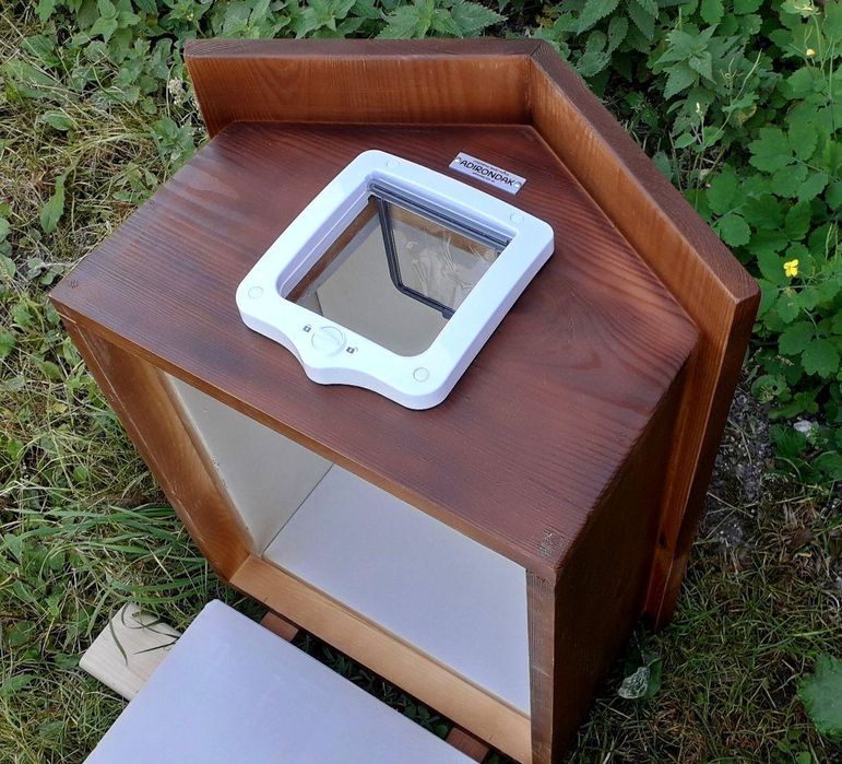 Будка для кота 40х50 см (з дверцятами, утеплена)