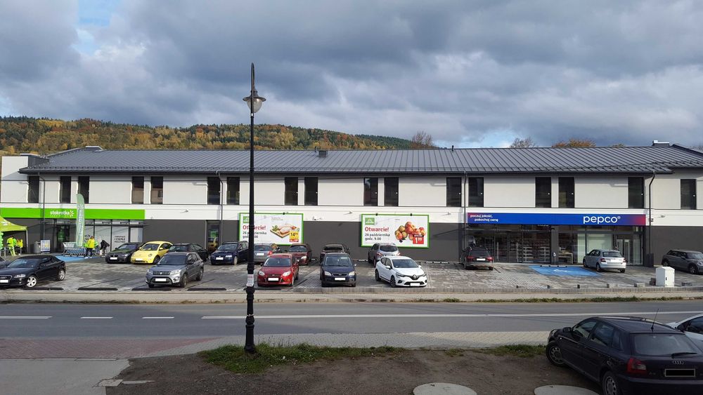 Do wynajęcia lokal 140mkw w centrum handlowym w Ropie