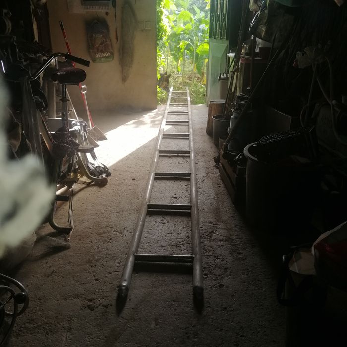 Vendo uma escada de inox com 6 mt