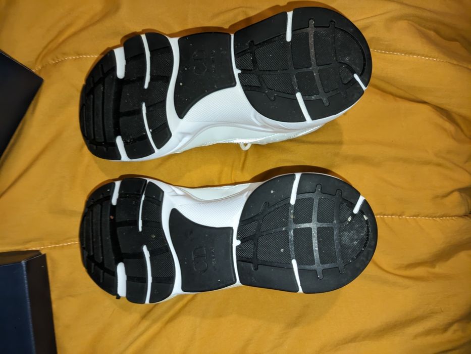 B22 dior white perfeito estado nunca usado