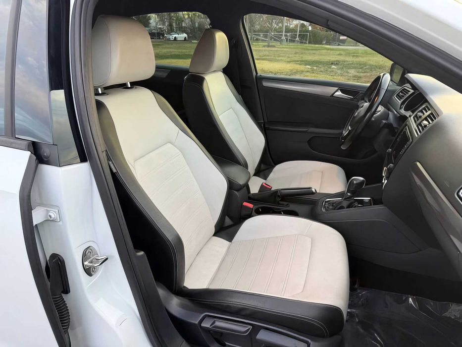 Volkswagen Jetta      2016