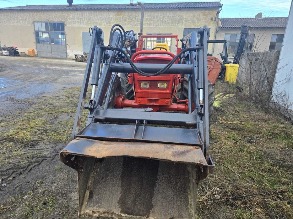 Ciągnik rolniczy Renault z turem