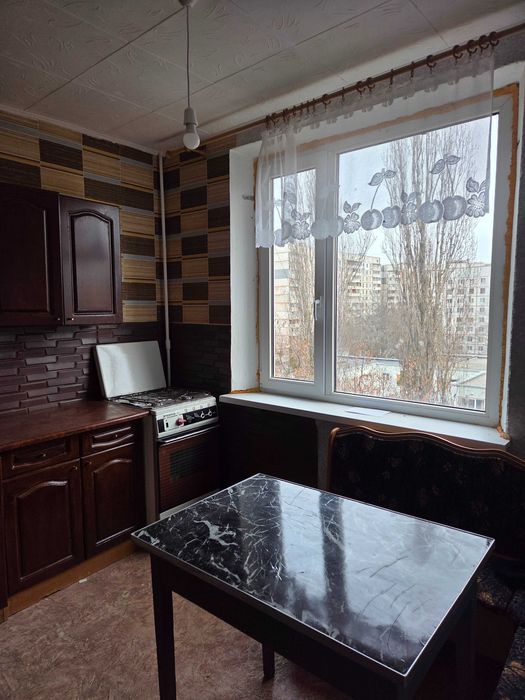 Продам 1-кімнатна  квартира 6/9 , метро Перемога 5 хвилин, 17500