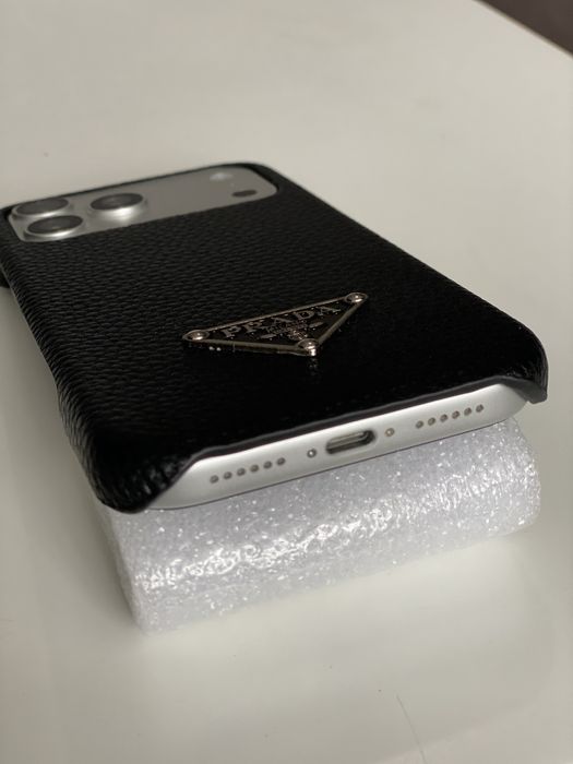Capa Premium em Pele - iPhone 17 Pro Max