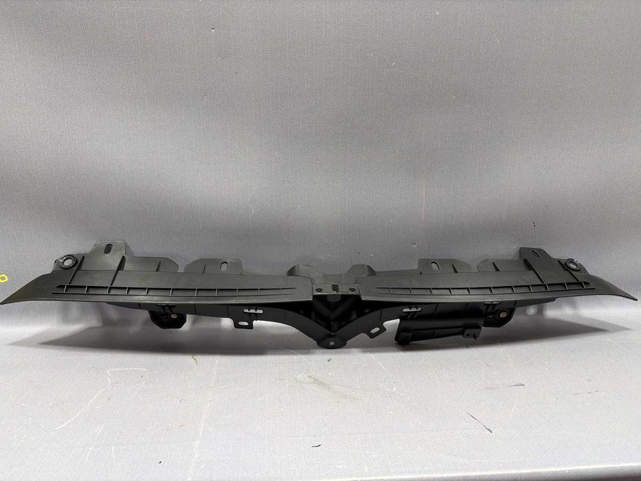 Кронштейн накладки V-подібної (пташки) Tesla Model S Plaid 1611024-00-B