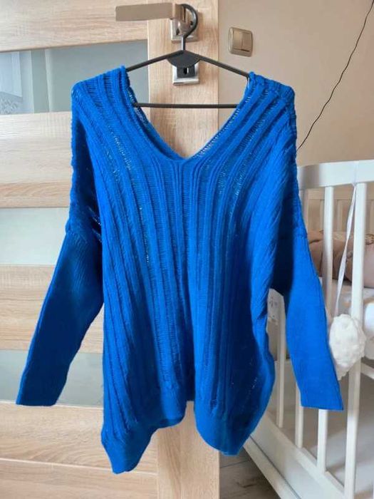 Chabrowy sweter oversize.