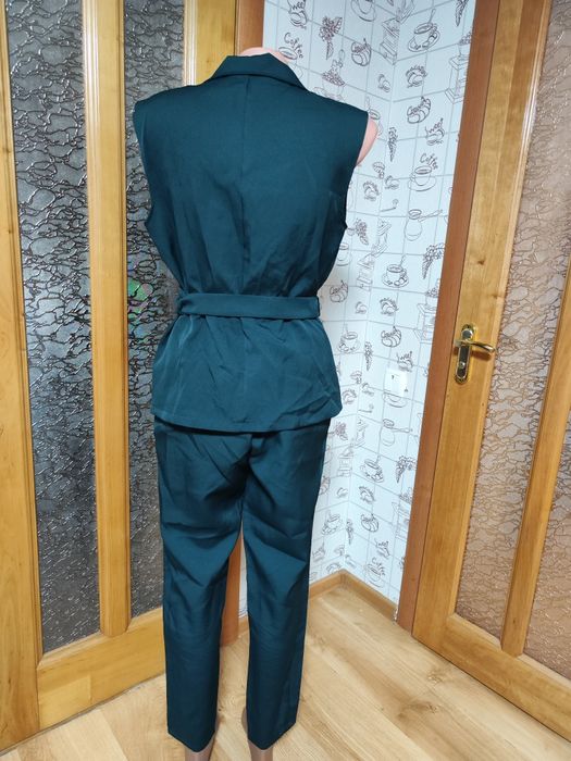 Костюм штани жилетка 48р