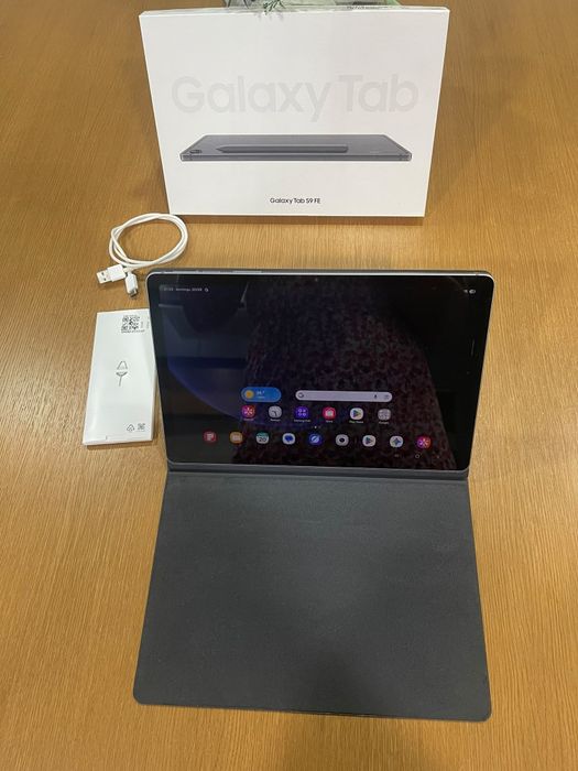 Samsung tab s9 Fe + extras